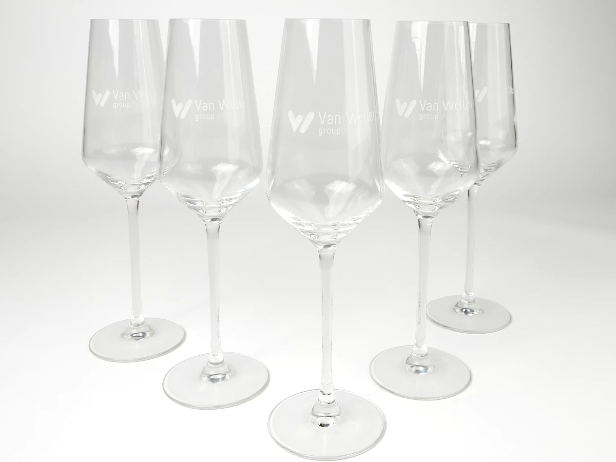 Standout - Van Wellen Group - Gegraveerde glazen met logo